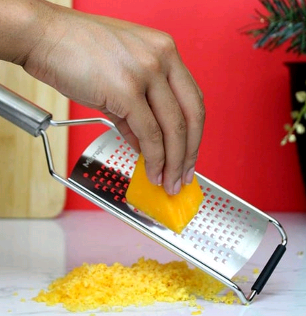 Microplane 38000 Professional Series Coarse Cheese Grater