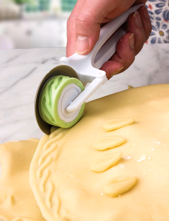 PIE DECORATING KIT