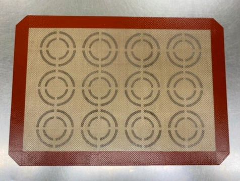 Essentialware Baking Mat with Circles SMSP1611